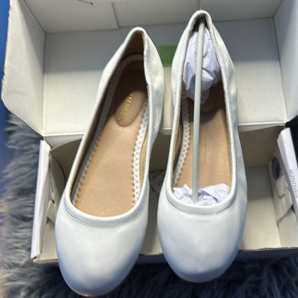Dream Pairs White Flats Women’s Size 8 Ballet Style Casual Dress Shoes